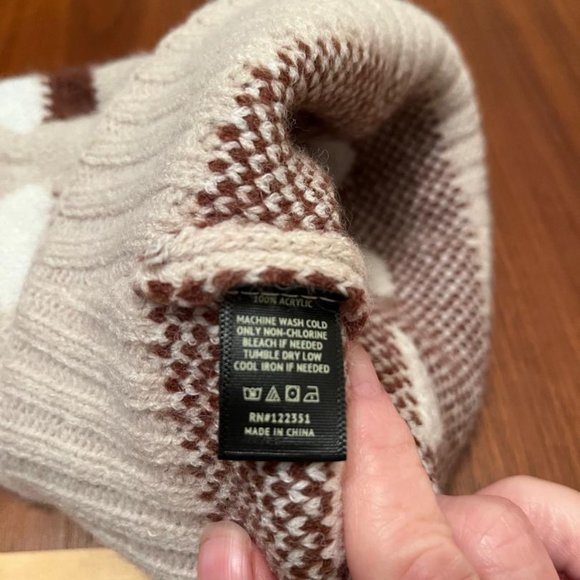 Do Everything in Love NWT Womens Winter Beanie Stocking Hat Multicolor w/Pom Pom - Picture 4 of 4